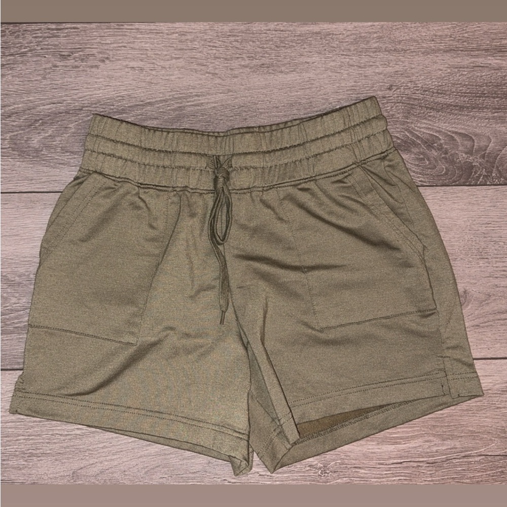 Fit Collective Size Medium Olive Green Sweat Shorts Comfy Pockets EUC High Rise